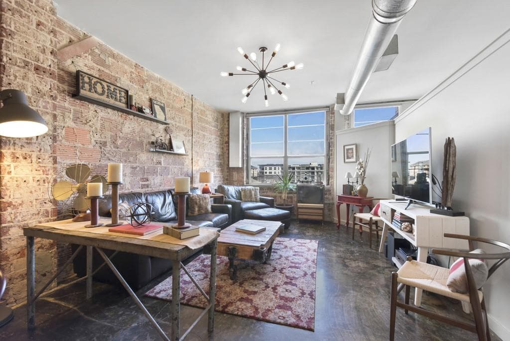 2 bedroom, 2 bathroom, 1,399 sq ft condominium sold at 800 Peachtree Street 8531, Atlanta, GA 30308