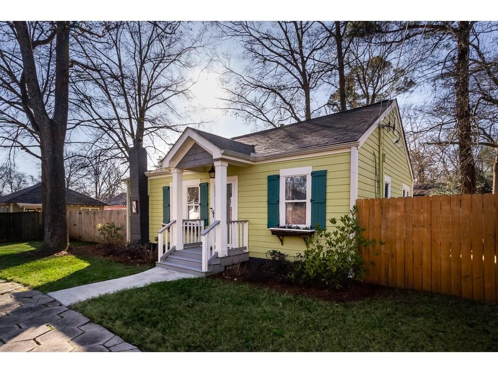 2 bedroom, 2 bathroom, 832 sq ft single family residence sold at 898 MAYLAND Avenue, Atlanta, GA 30310