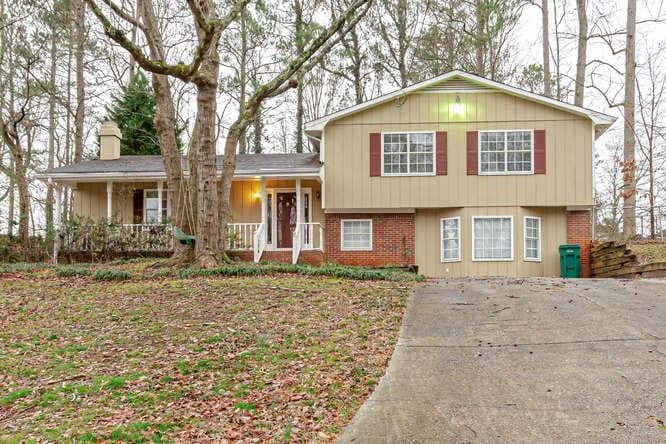 4 bedroom, 3 bathroom, 2,140 sq ft single family residence sold at 860 Green Forest Drive, Smyrna, GA 30082
