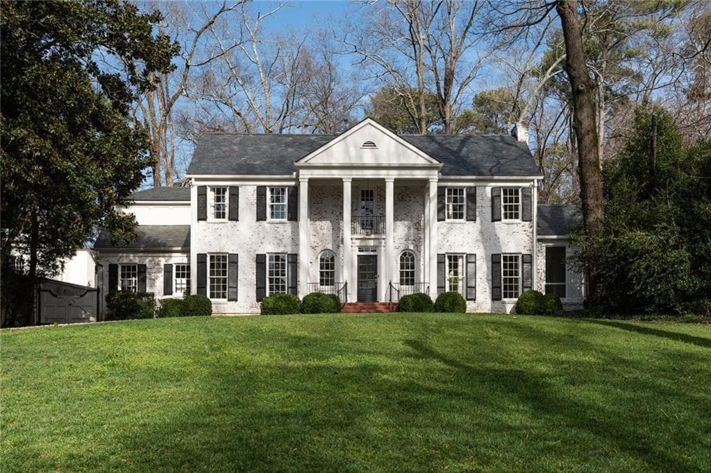 4 bedroom, 4 bathroom, 3,568 sq ft single family residence sold at 309 Peachtree Battle Avenue, Atlanta, GA 30305