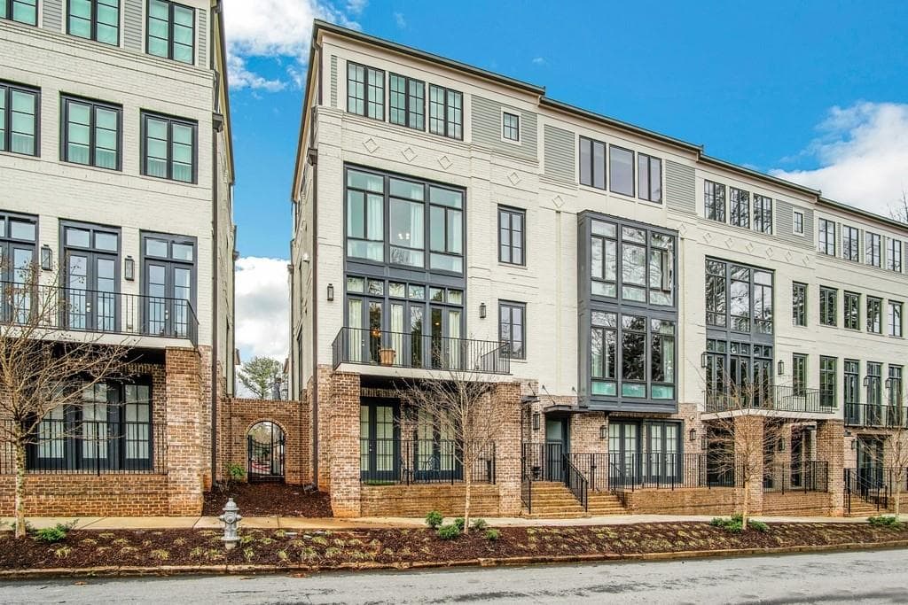 3 bedroom, 4 bathroom, 4,000 sq ft townhouse sold at 1057 Abington Court, Brookhaven, GA 30319