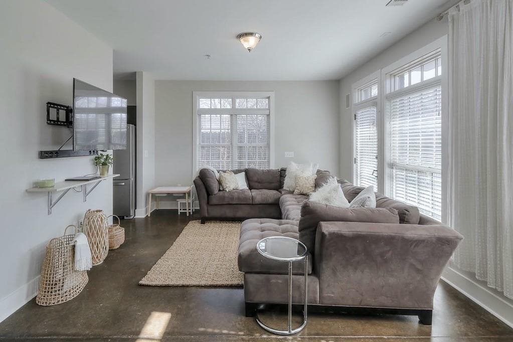 1300 Dekalb Avenue 214, Atlanta, GA 30307 — most recent listing photo