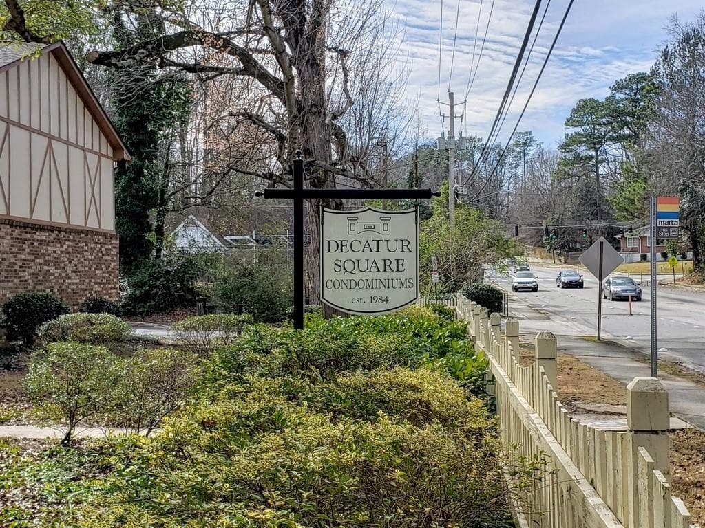 1 bedroom, 1 bathroom, 648 sq ft condominium sold at 1225 Church Street J, Decatur, GA 30030