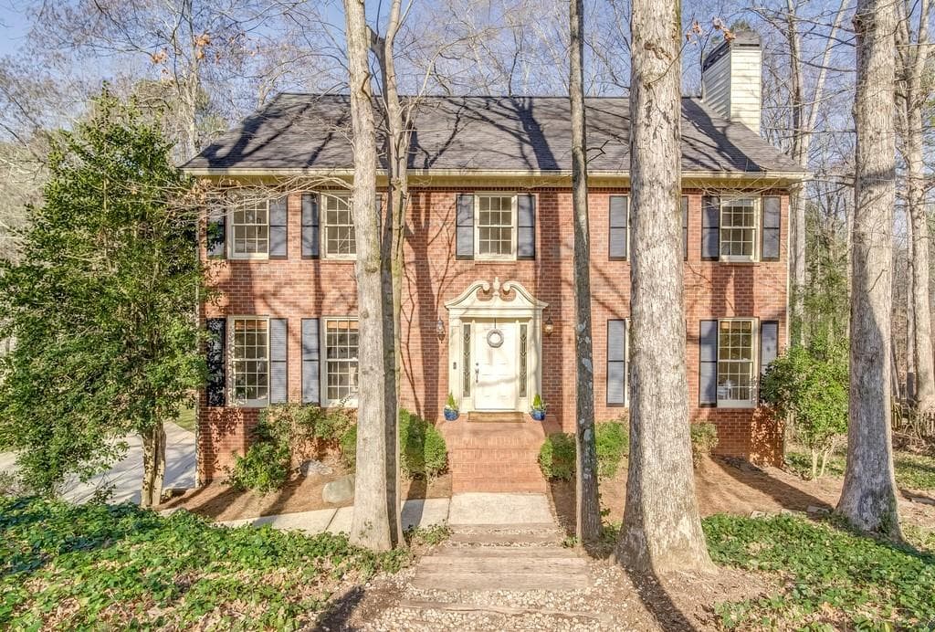 4 bedroom, 3 bathroom, 2,658 sq ft single family residence sold at 4003 Oakview Court, Alpharetta, GA 30005