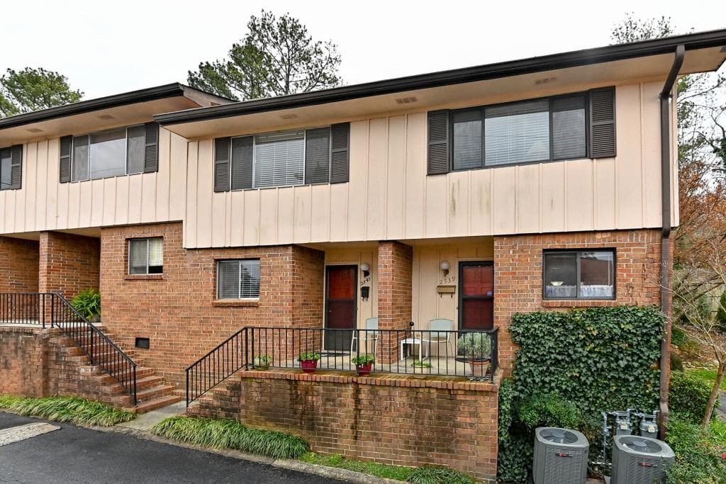 2 bedroom, 2 bathroom, 1,092 sq ft condominium sold at 2541 Bradford Square, Atlanta, GA 30345