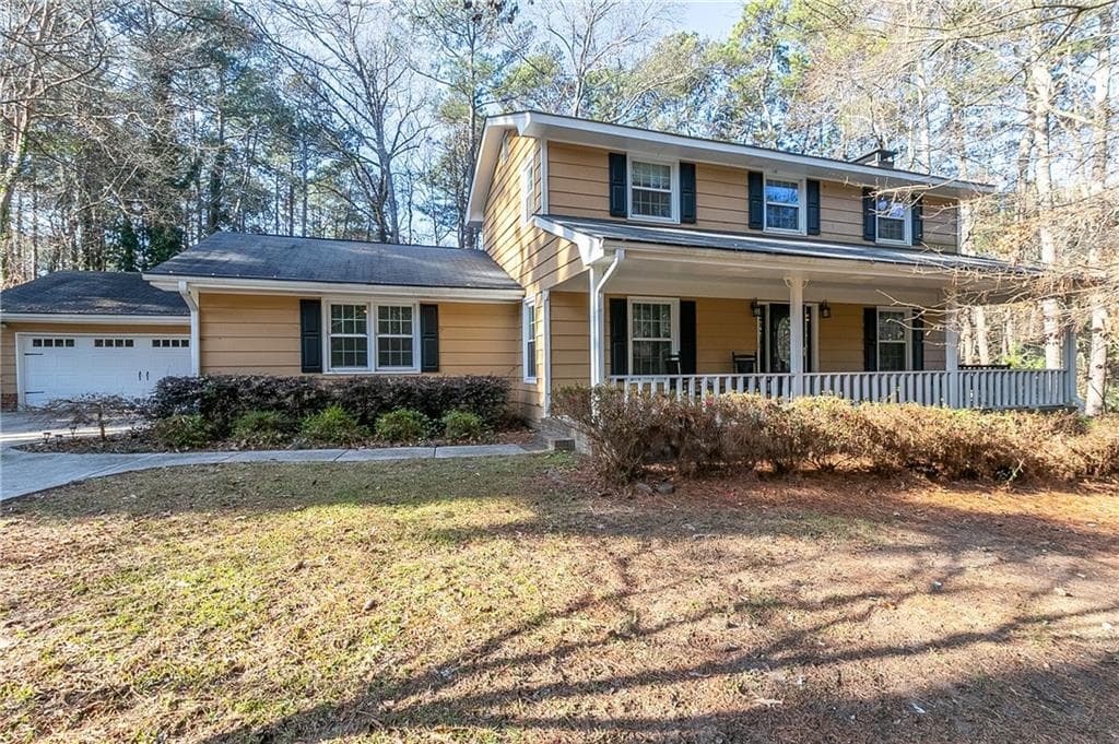 3 bedroom, 2 bathroom, 2,208 sq ft single family residence sold at 2201 Valley Creek Circle, Snellville, GA 30078