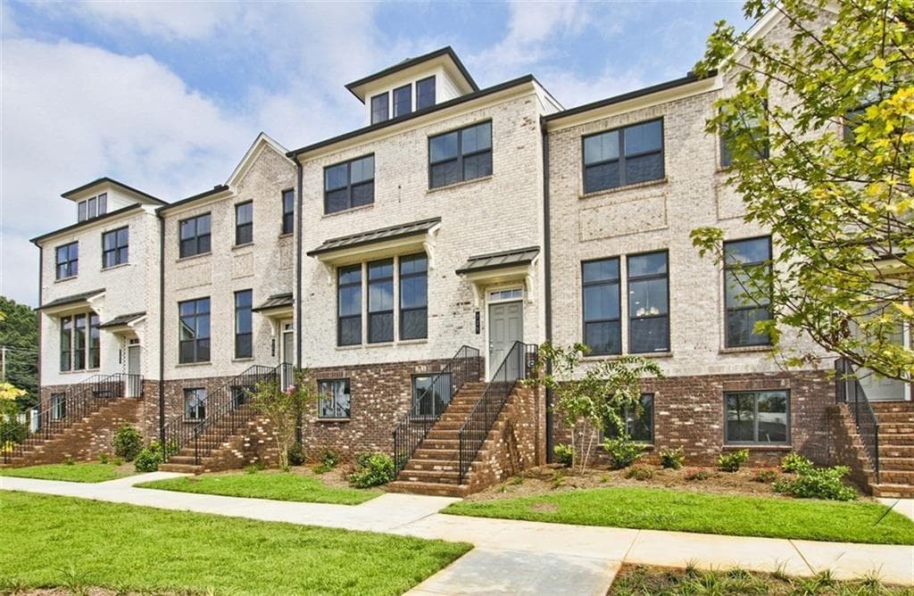 3 bedroom, 4 bathroom, 2,637 sq ft townhouse sold at 725 Fairview Circle, Roswell, GA 30076