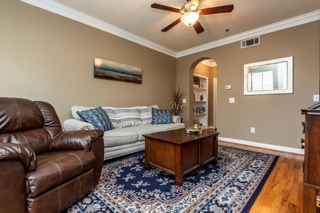 1 bedroom, 1 bathroom, 919 sq ft condominium sold at 3777 Peachtree Road 1117, Brookhaven, GA 30319