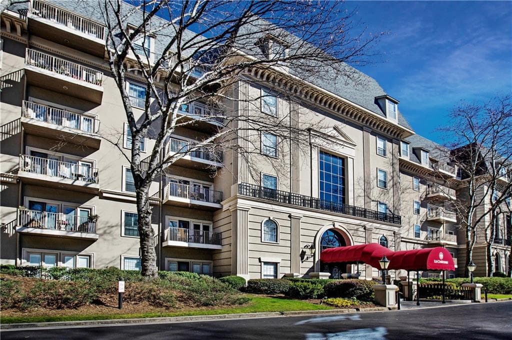 2 bedroom, 3 bathroom, 1,798 sq ft condominium sold at 2865 Lenox Road 109, Atlanta, GA 30324
