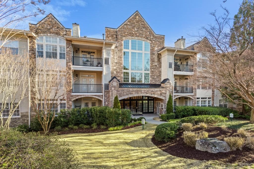 2 bedroom, 2 bathroom, 1,452 sq ft condominium sold at 3047 Lenox Road 1108, Atlanta, GA 30324