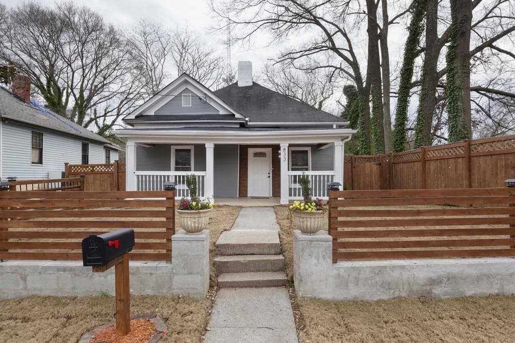 3 bedroom, 2 bathroom, 812 sq ft single family residence sold at 833 N GRAND Avenue, Atlanta, GA 30318 — photo 1 of 1