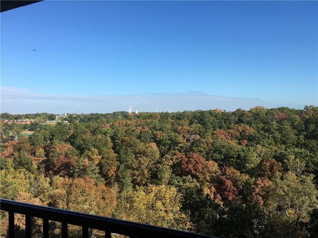 3 bedroom, 3 bathroom, 1,984 sq ft condominium sold at 4210 Overland Drive, Roswell, GA 30075