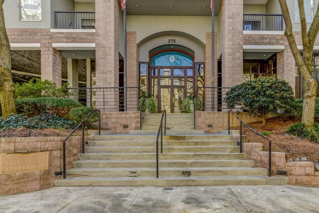 2 bedroom, 2 bathroom, 1,125 sq ft condominium sold at 275 13th Street #401, Atlanta, GA 30309