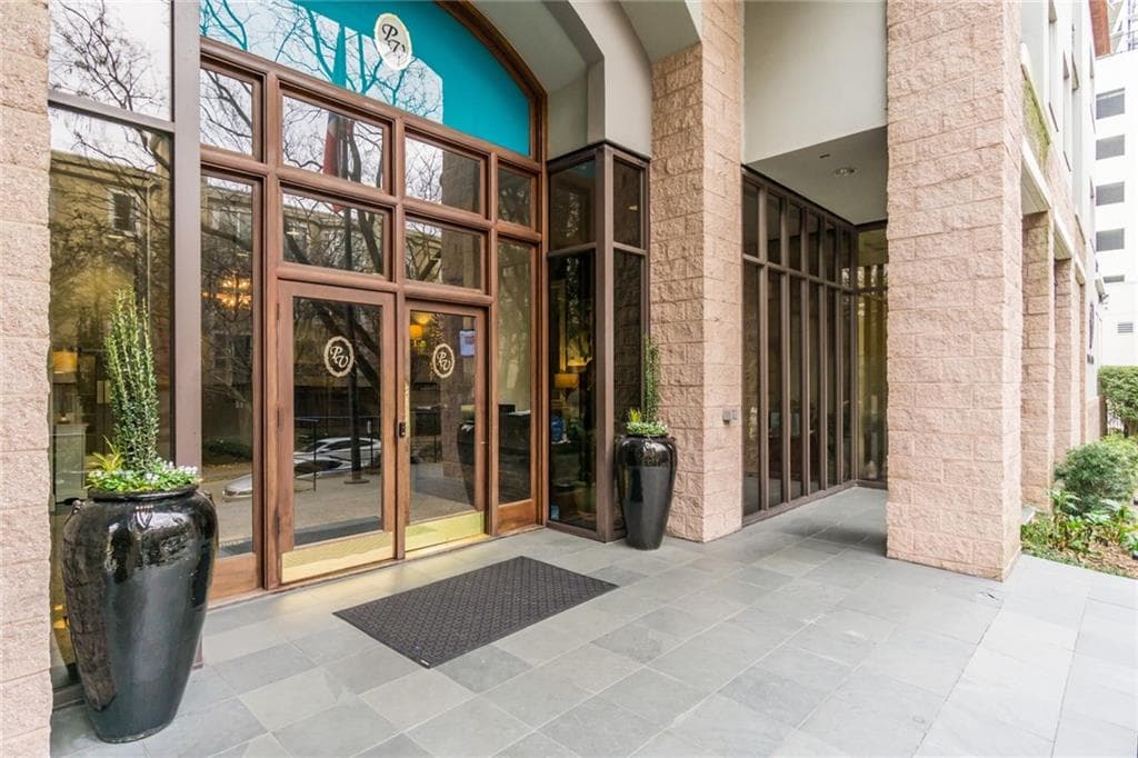 1 bedroom, 1 bathroom, 765 sq ft condominium sold at 275 13th Street 506, Atlanta, GA 30309