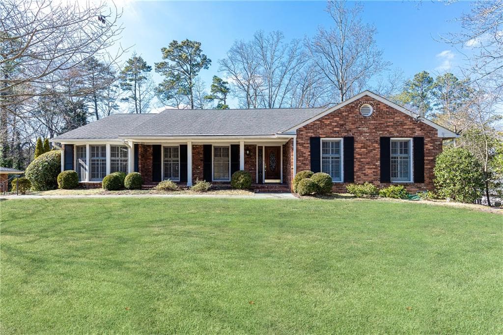 3 bedroom, 2 bathroom, 3,142 sq ft single family residence sold at 2964 Sequoyah Drive, Atlanta, GA 30327