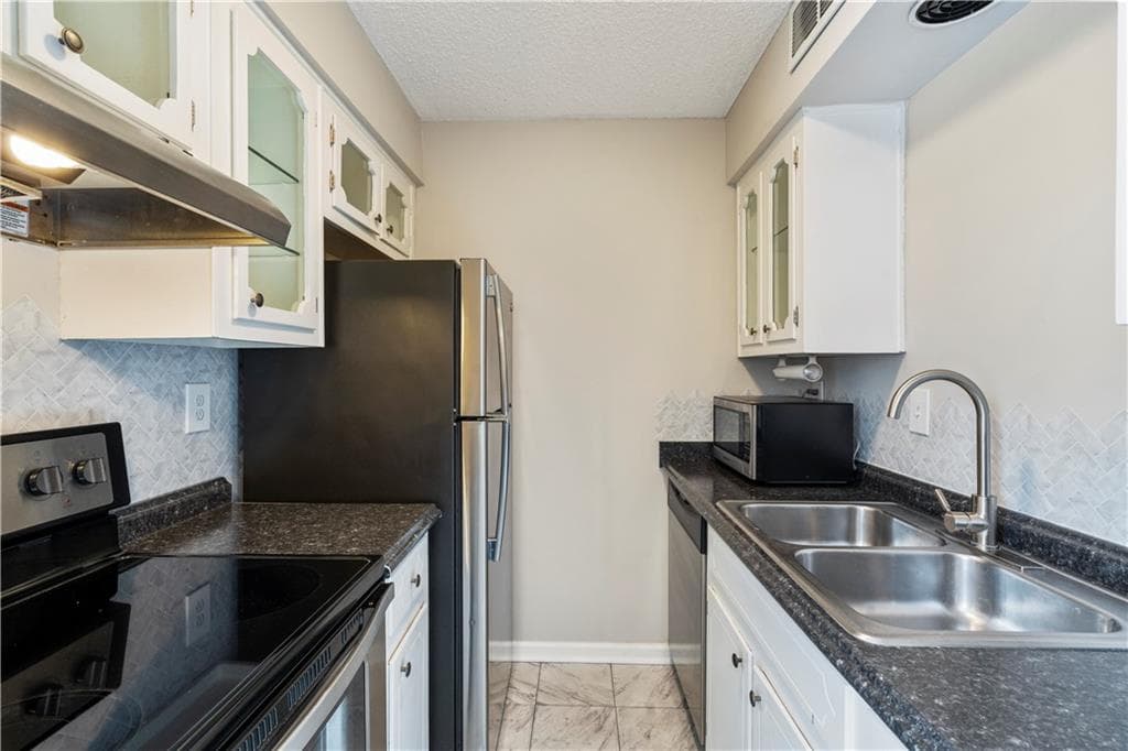 1 bedroom, 1 bathroom, 812 sq ft condominium sold at 84 De Arc Place, Atlanta, GA 30327