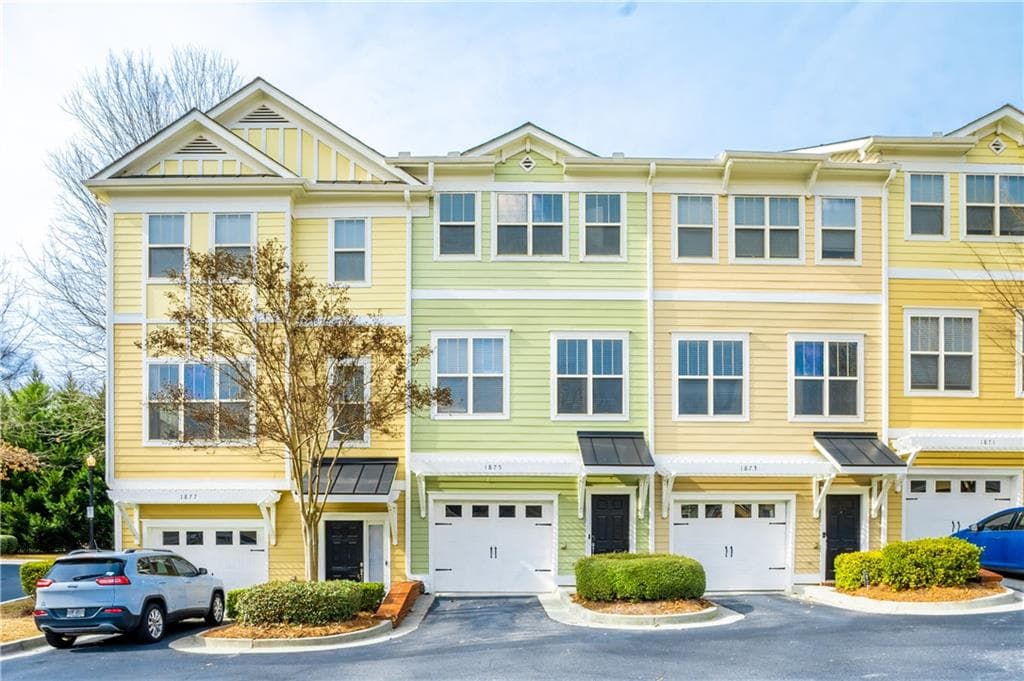 3 bedroom, 3 bathroom, 1,822 sq ft townhouse sold at 1875 Sterling Oaks Circle, Brookhaven, GA 30319