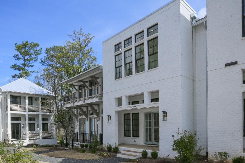 3 bedroom, 4 bathroom, 2,370 sq ft townhouse sold at 11570 Folia Circle 2, Alpharetta, GA 30005