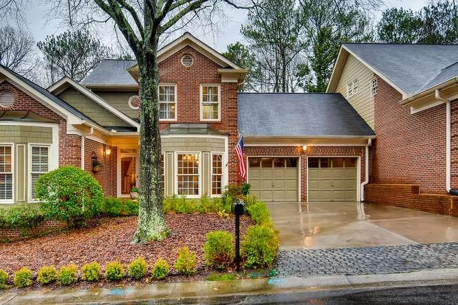 3 bedroom, 3 bathroom, 2,776 sq ft condominium sold at 7155 Roswell Road 24, Sandy Springs, GA 30328