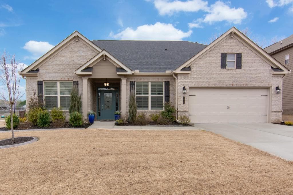 3 bedroom, 3 bathroom, 2,788 sq ft single family residence sold at 5040 Mirror Lake Drive, Cumming, GA 30028