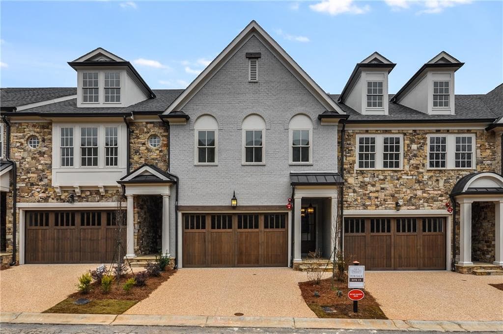 3 bedroom, 4 bathroom, 3,200 sq ft townhouse sold at 322 Abbington River Lane 19, Atlanta, GA 30339