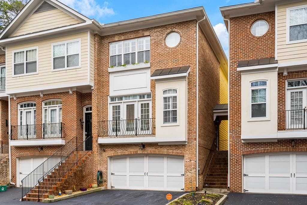 3 bedroom, 4 bathroom, 1,748 sq ft townhouse sold at 1133 Scott Boulevard 4, Decatur, GA 30030