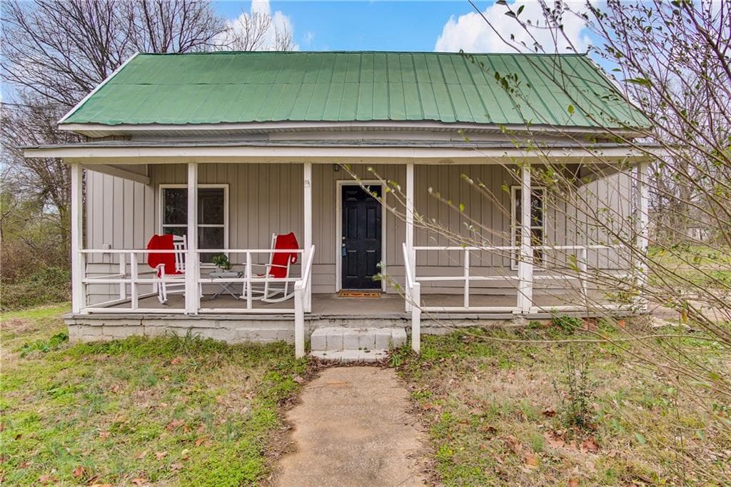 208 W Jefferson Street, Hoschton, GA 30548 — most recent listing photo