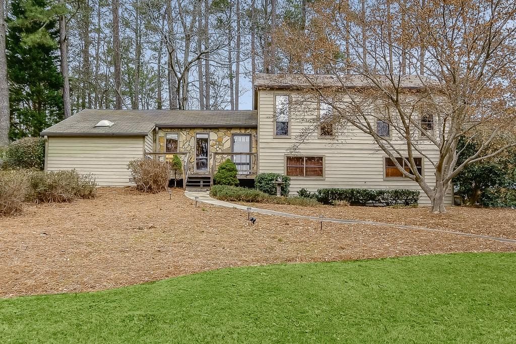 3 bedroom, 2 bathroom, 1,728 sq ft single family residence sold at 2757 Bentwood Drive, Marietta, GA 30062