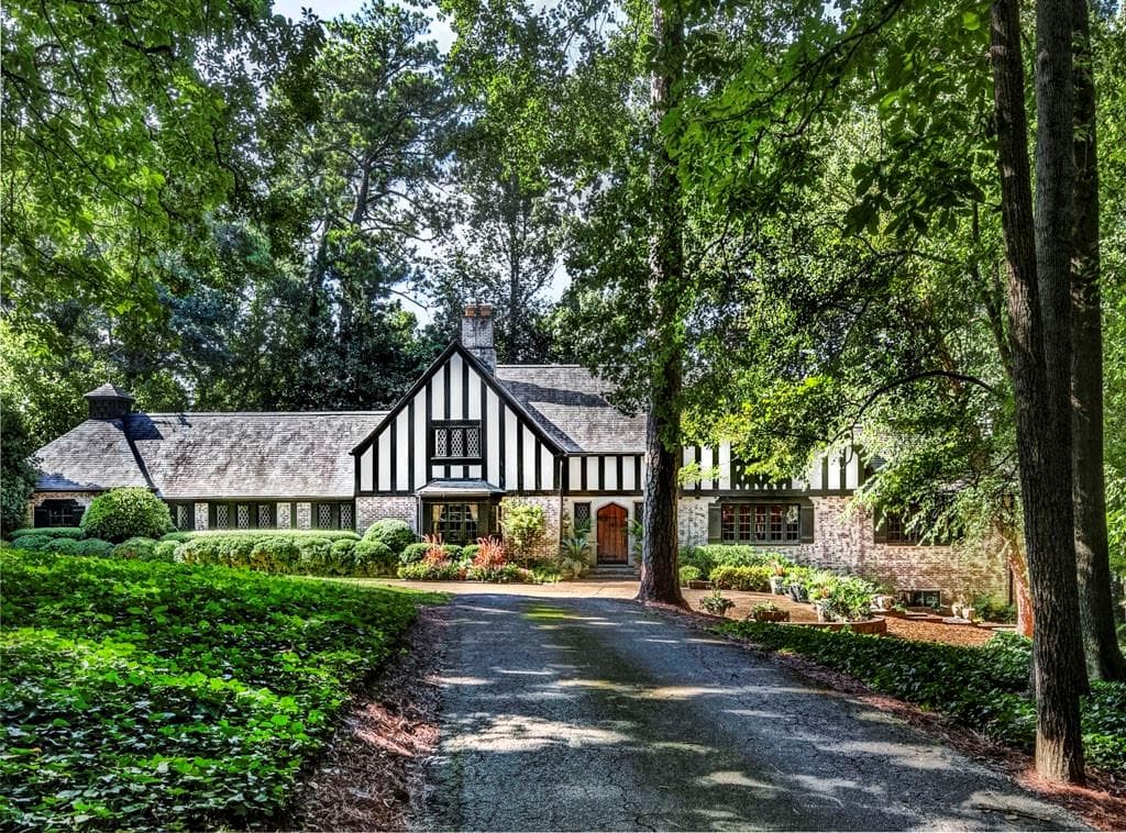 3 bedroom, 4 bathroom, 3,622 sq ft single family residence sold at 1000 W Wesley Road, Atlanta, GA 30327