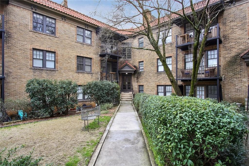 2 bedroom, 1 bathroom, 637 sq ft condominium sold at 677 Somerset Terrace C1, Atlanta, GA 30306