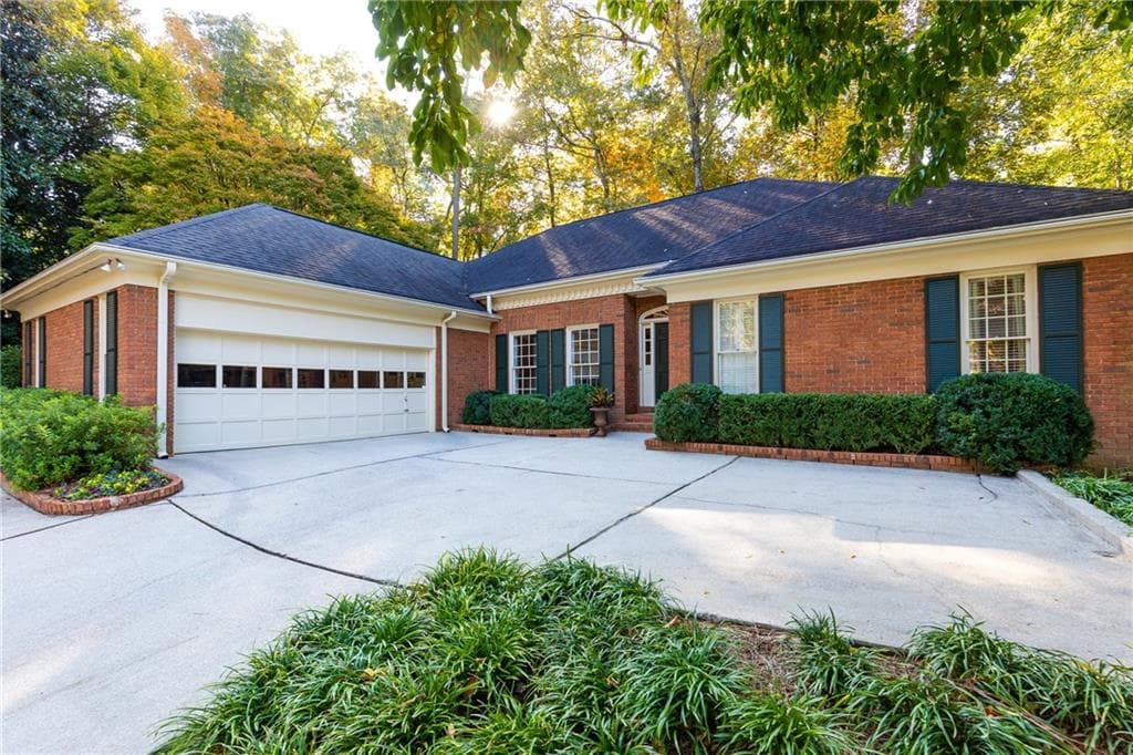 4 bedroom, 4 bathroom, 4,373 sq ft single family residence sold at 3365 W Paces Ferry Court, Atlanta, GA 30327