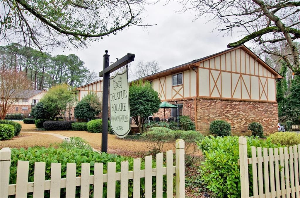 2 bedroom, 2 bathroom, 1,064 sq ft townhouse sold at 1175 Church Street A, Decatur, GA 30030