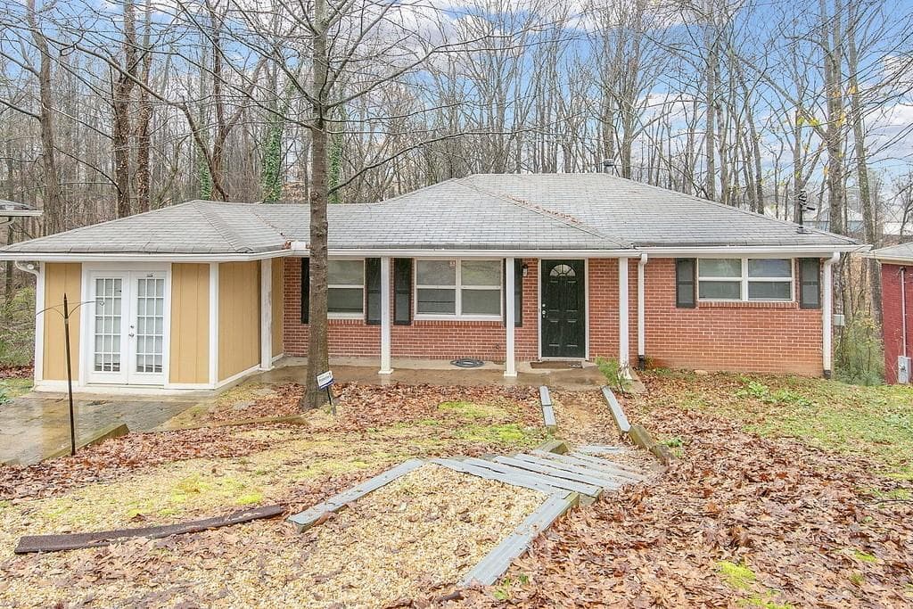 3 bedroom, 1 bathroom, 1,090 sq ft single family residence sold at 2105 CLAUDE, Atlanta, GA 30318 — photo 1 of 1