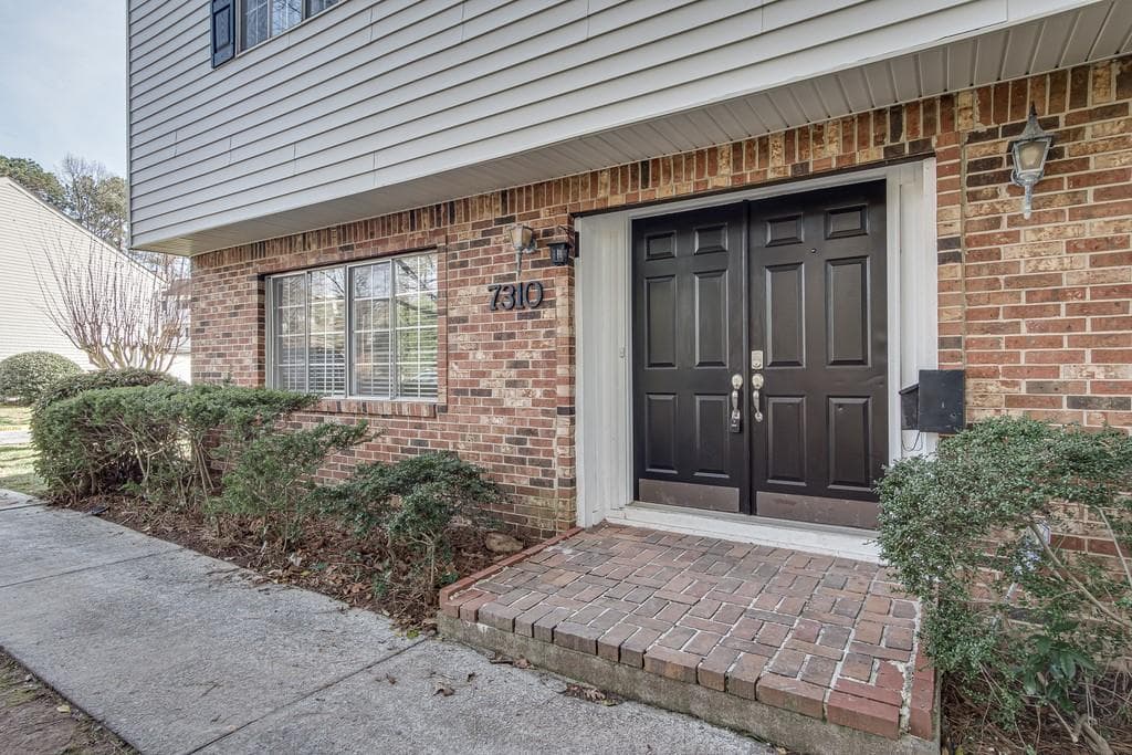 7310 Cardigan Circle, Sandy Springs, GA 30328 — most recent listing photo
