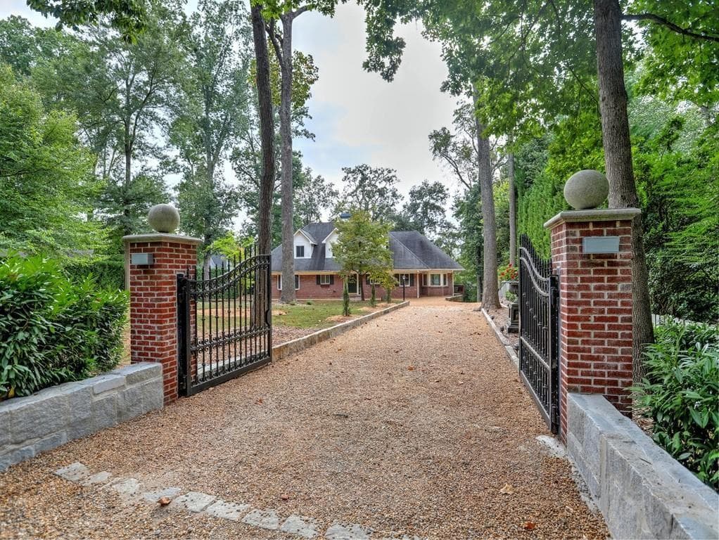 4 bedroom, 4 bathroom, 2,253 sq ft single family residence sold at 1081 Lee Circle, Atlanta, GA 30324