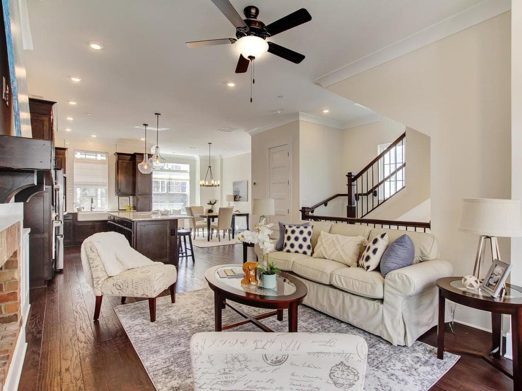 3 bedroom, 4 bathroom, 2,762 sq ft single family residence sold at 613 BROADVIEW Terrace, Atlanta, GA 30324