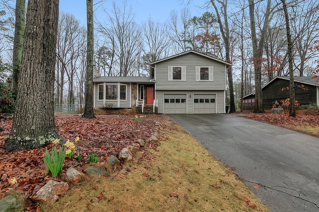 4 bedroom, 3 bathroom, 1,625 sq ft single family residence sold at 5023 Abbey Lane, Lilburn, GA 30047
