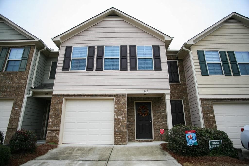 3 bedroom, 3 bathroom, 1,900 sq ft townhouse sold at 347 OAKTOWN Place, Lawrenceville, GA 30044