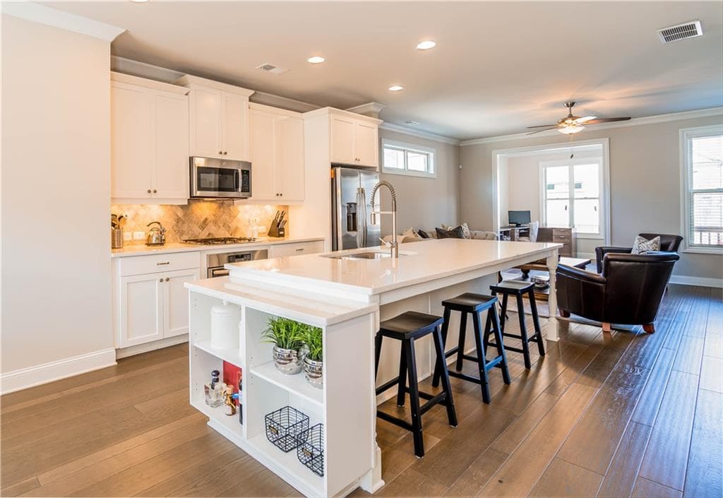 3 bedroom, 4 bathroom, 2,013 sq ft townhouse sold at 1060 Township Square, Alpharetta, GA 30022