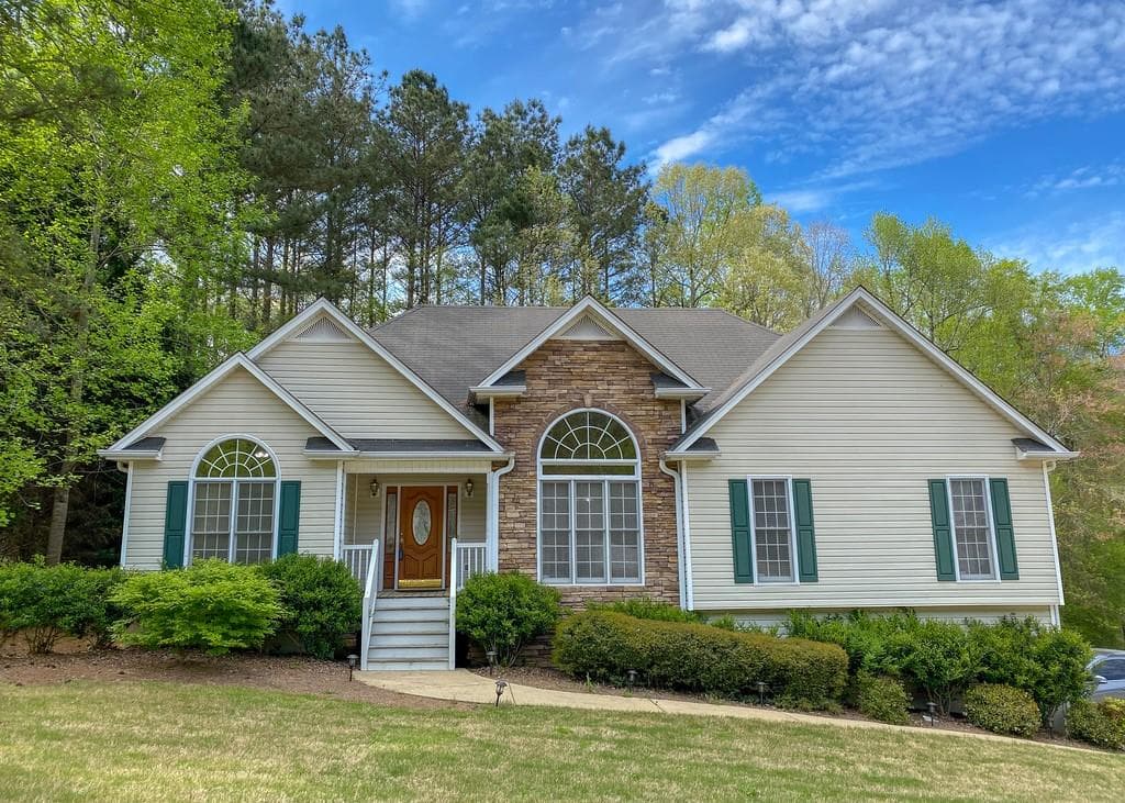 895 Tynsdale Drive, Douglasville, GA 30134 — most recent listing photo