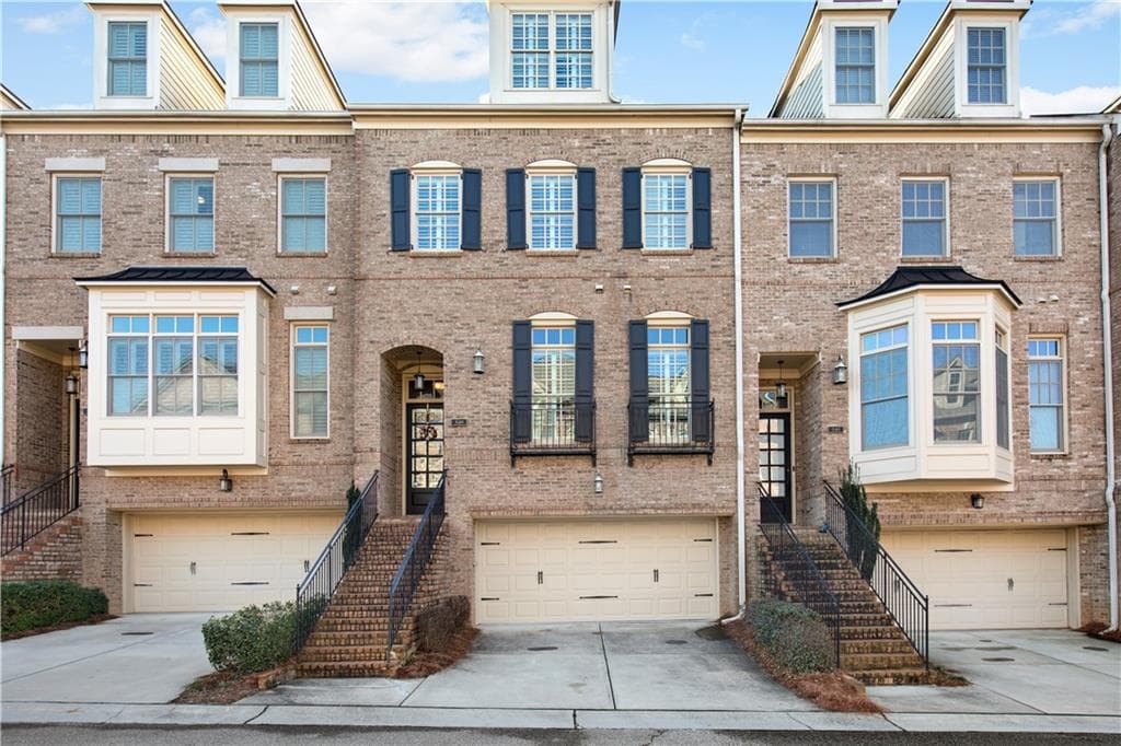 3 bedroom, 4 bathroom, 3,094 sq ft townhouse sold at 548 Sarabrook Place, Atlanta, GA 30342