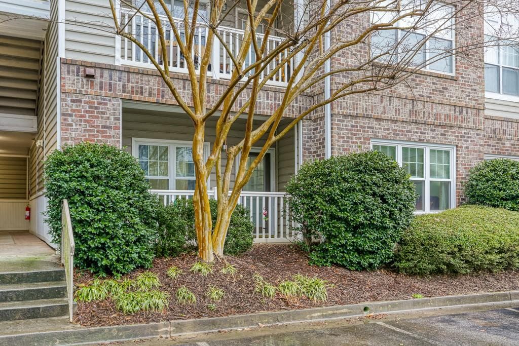 2 bedroom, 2 bathroom, 1,130 sq ft condominium sold at 2700 PINE TREE Road 1017, Atlanta, GA 30324