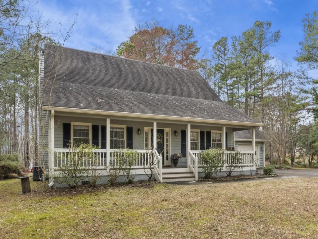 3 bedroom, 3 bathroom, 2,200 sq ft single family residence sold at 385 Grist Mill Drive, Acworth, GA 30101