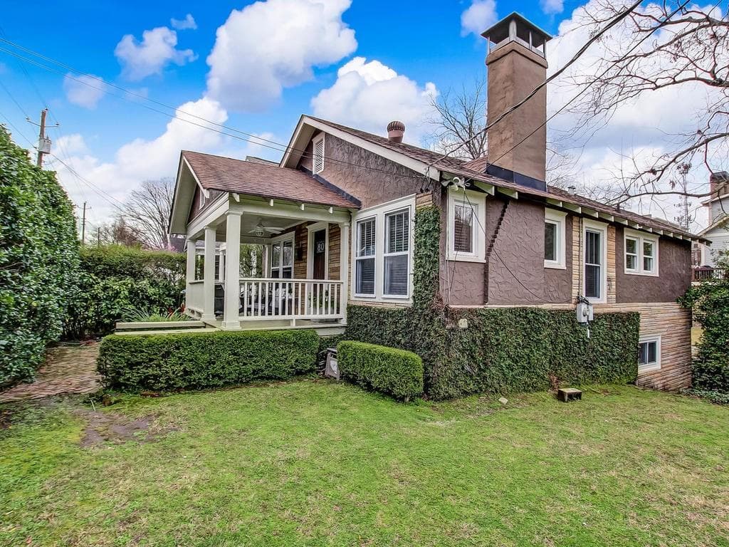 3 bedroom, 3 bathroom, 1,250 sq ft single family residence sold at 806 Lake Avenue, Atlanta, GA 30307