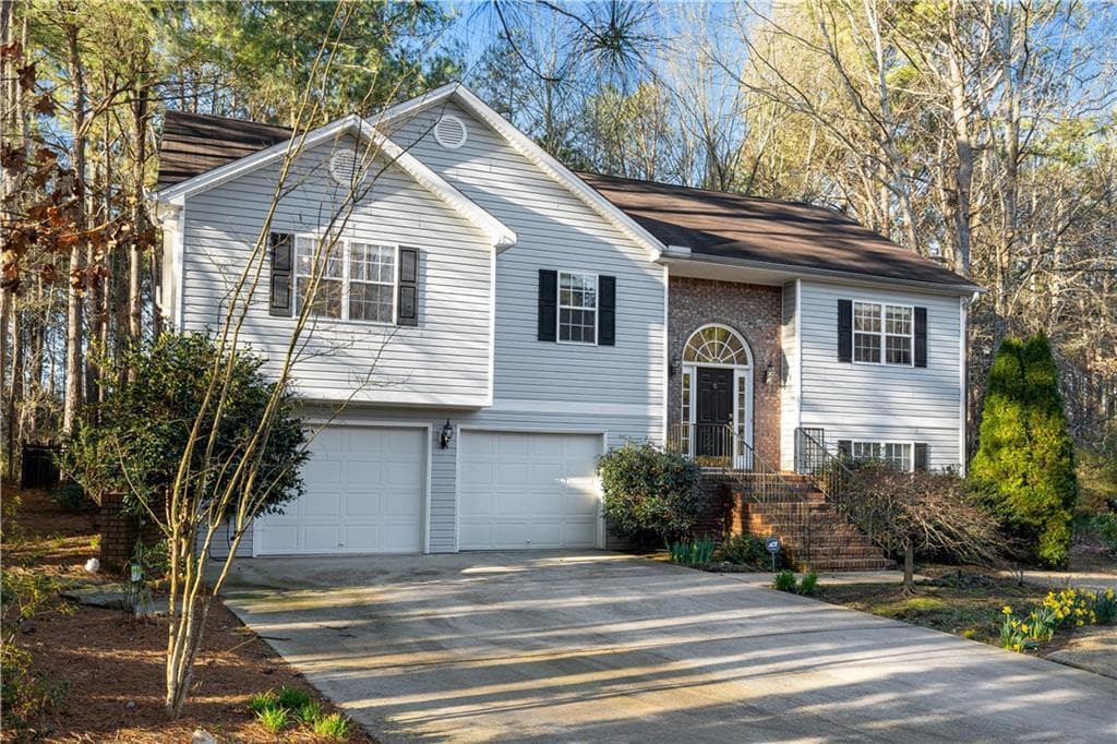 5 bedroom, 3 bathroom, 2,576 sq ft single family residence sold at 4720 Harness Court, Smyrna, GA 30082