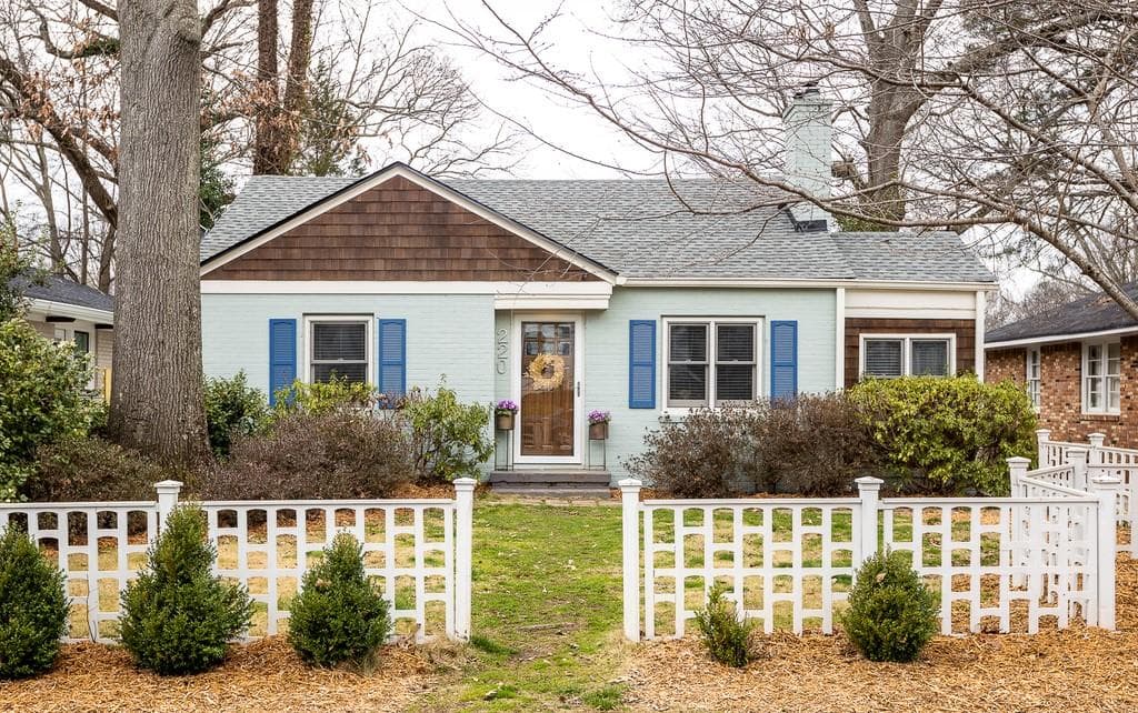 2 bedroom, 2 bathroom, 1,084 sq ft single family residence sold at 220 Sisson Avenue, Atlanta, GA 30317