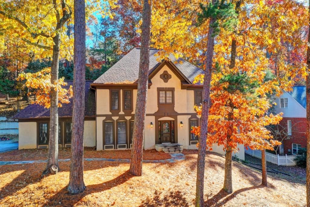 4 bedroom, 4 bathroom, 4,037 sq ft single family residence sold at 8865 Glen Ferry Drive, Alpharetta, GA 30022