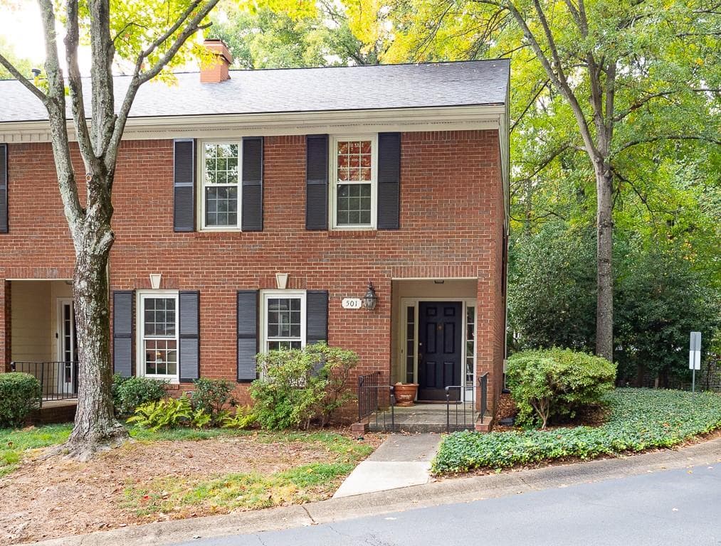 4 bedroom, 4 bathroom, 2,016 sq ft townhouse sold at 501 Dunwoody Chace, Atlanta, GA 30328