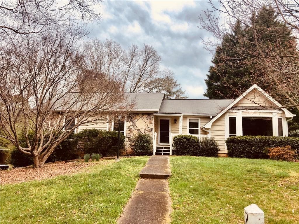 3 bedroom, 2 bathroom, 1,630 sq ft single family residence sold at 275 TRUEHEDGE Trace, Roswell, GA 30076