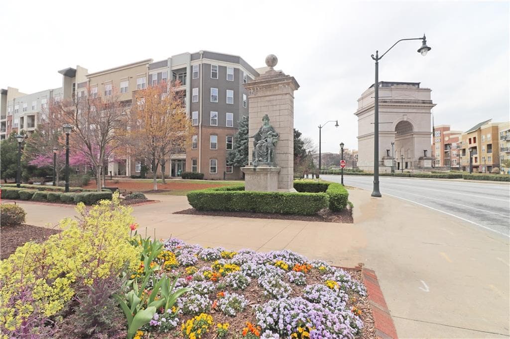 2 bedroom, 2 bathroom, 1,423 sq ft condominium sold at 390 17th Street 3039, Atlanta, GA 30363